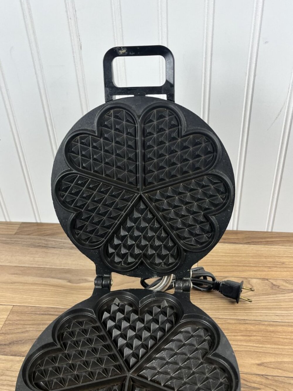 Vintage Vitantonio Five of Hearts Waffle Maker 5 Heart Shaped Waffles 43G5 - Picture 7 of 11